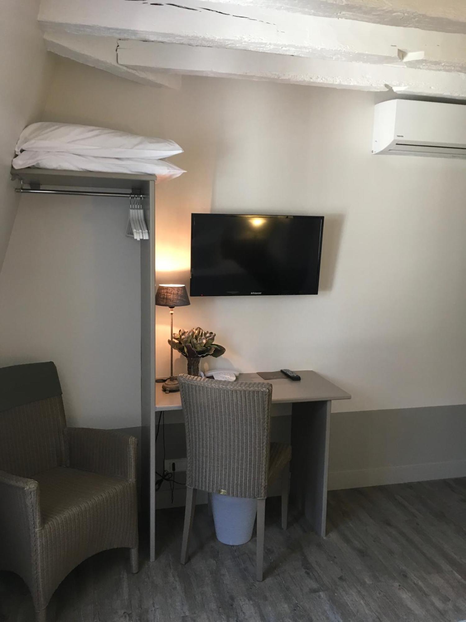 Hotel L'adresse 2*